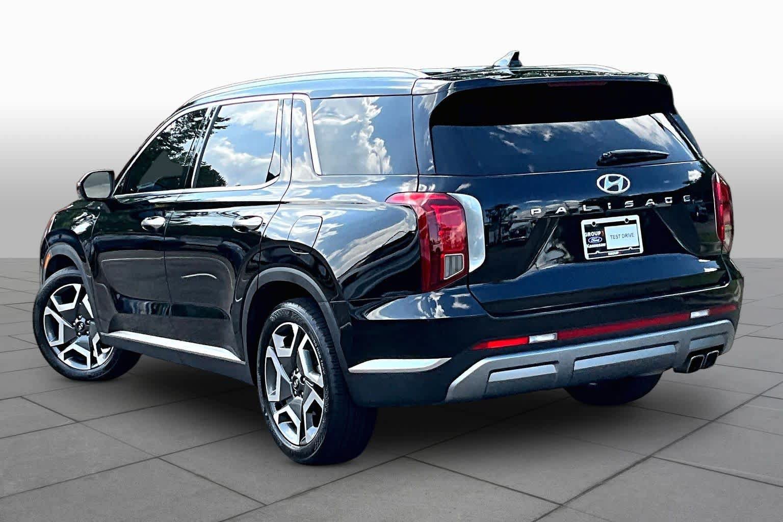 Used 2023 Hyundai Palisade Limited w/ Cargo Package FWD image 11