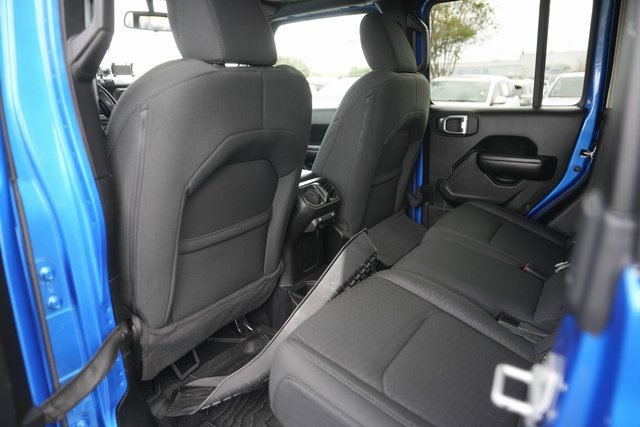 Used 2021 Jeep Gladiator Willys image 11