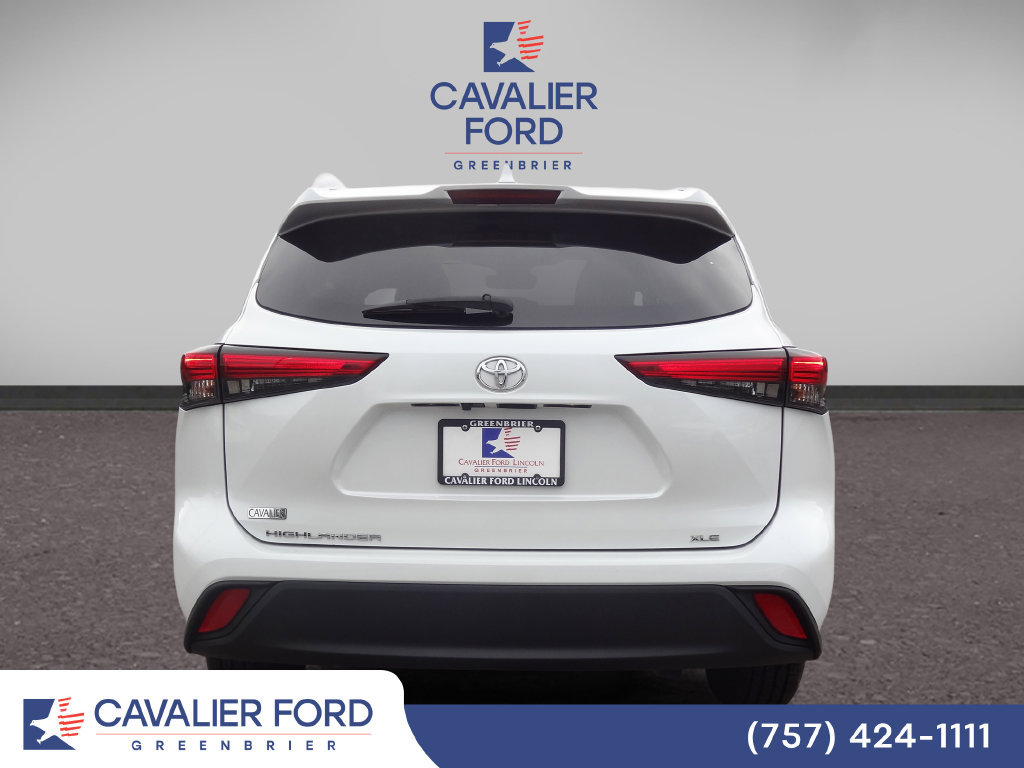 Used 2023 Toyota Highlander XLE FWD image 3