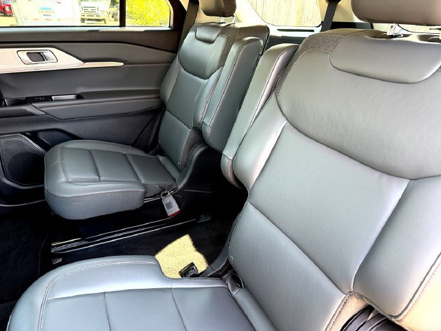 Certified 2026 Ford Explorer Active w/ Active Comfort Package RWD image 24