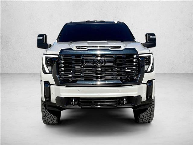 Used 2024 GMC Sierra 3500 Denali Ultimate AWD/4WD image 3