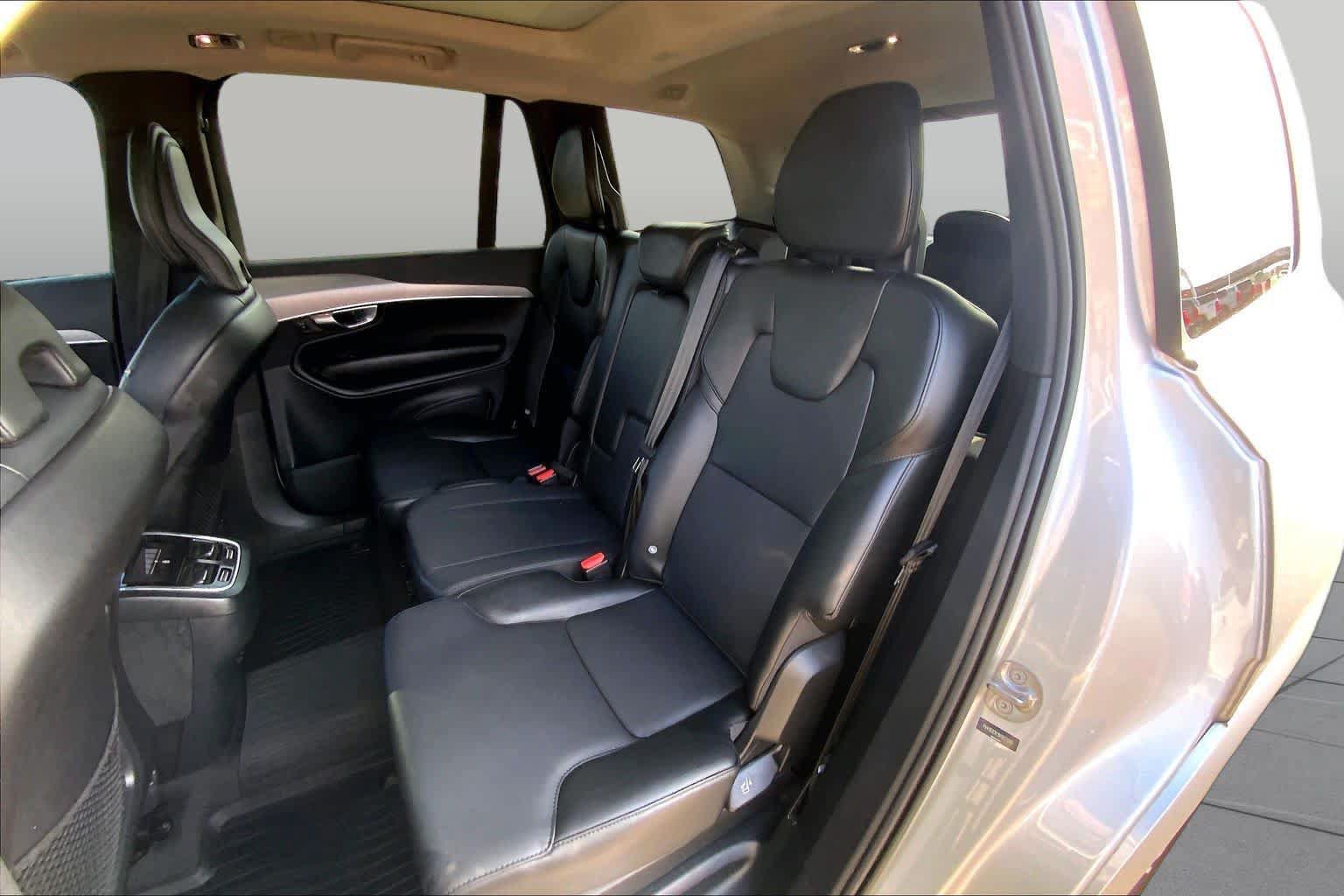 Used 2022 Volvo XC90 T5 Momentum FWD image 21