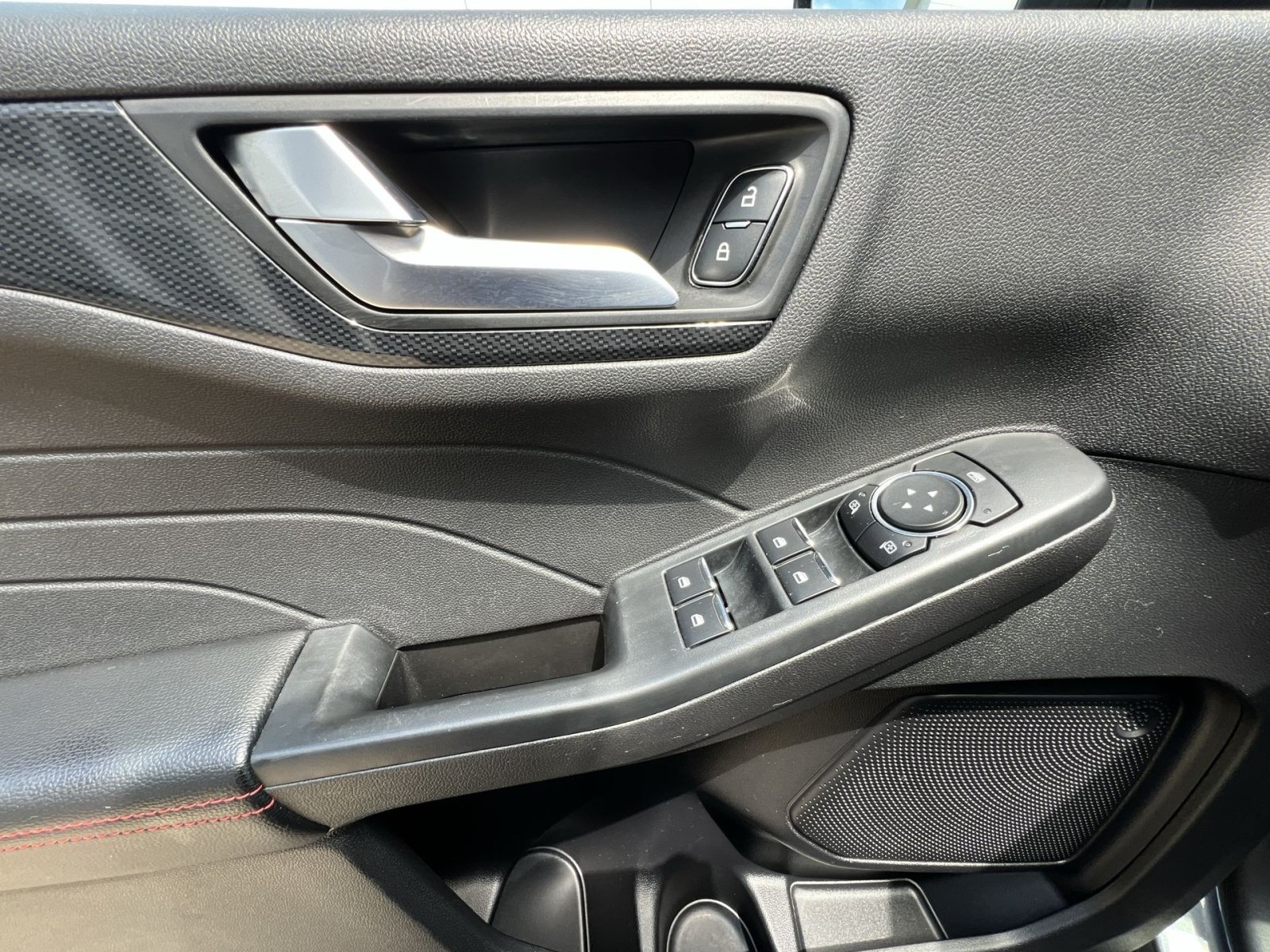 Certified 2025 Ford Escape ST-Line Select AWD/4WD image 23