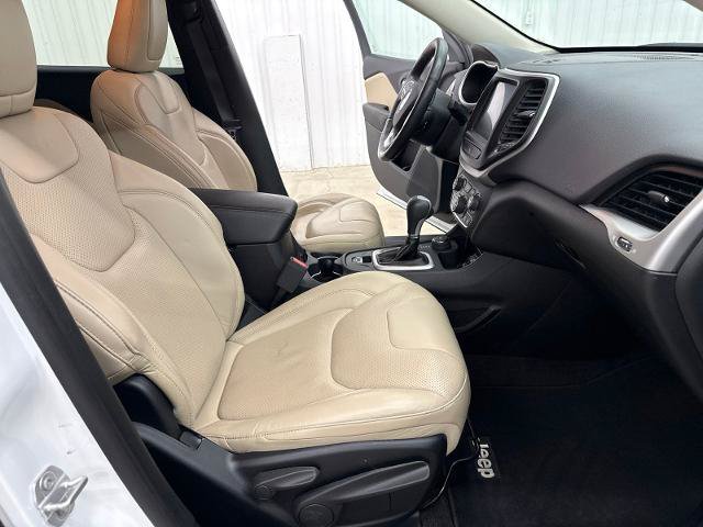 Used 2017 Jeep Cherokee Limited w/ Luxury Group AWD/4WD image 29