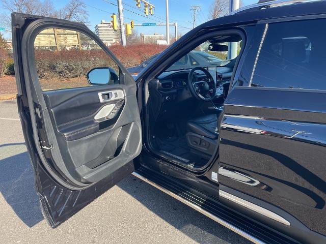 Certified 2022 Ford Explorer Platinum w/ Equipment Group 601A image 29