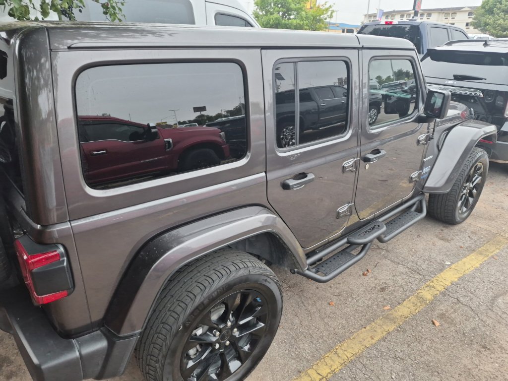 Used 2022 Jeep Wrangler Unlimited Sahara AWD/4WD image 22