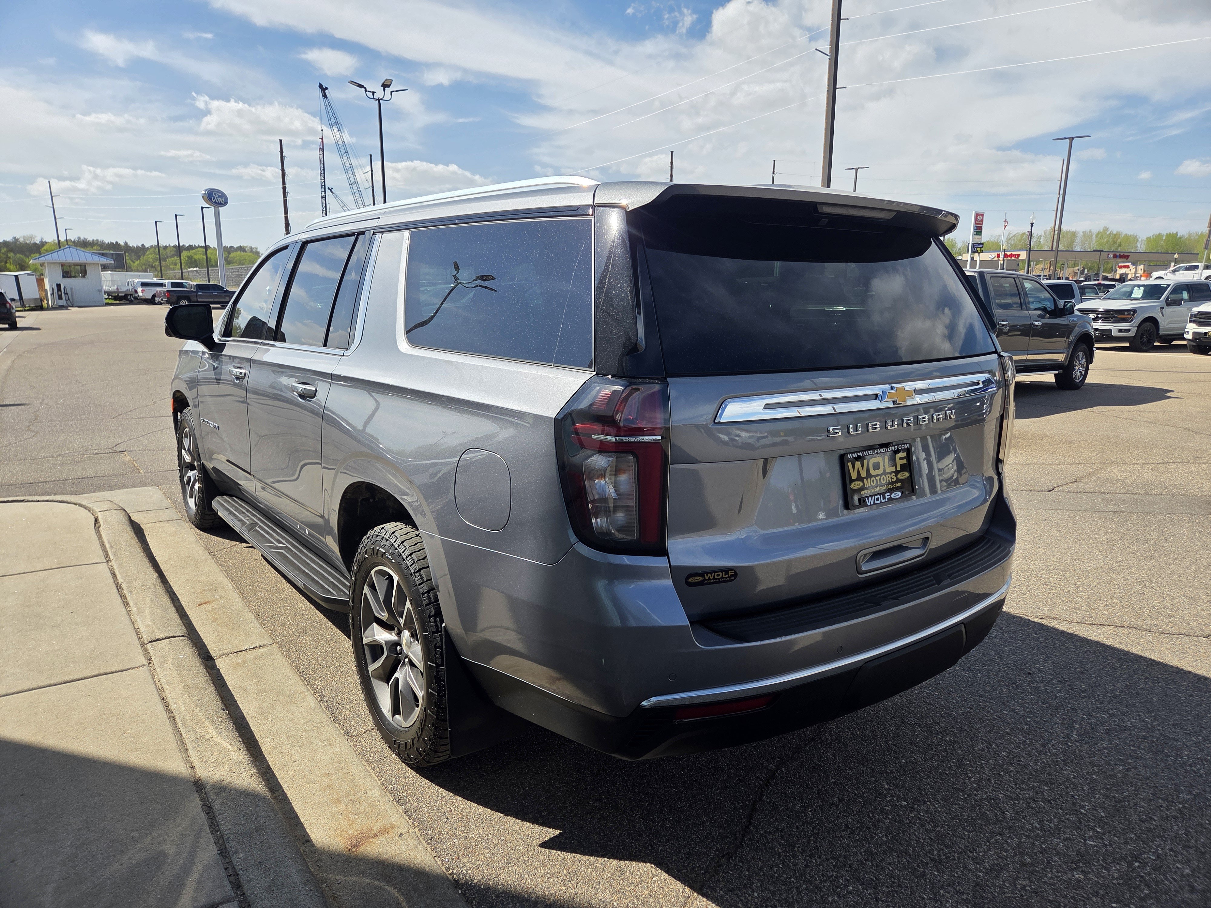 Used 2022 Chevrolet Suburban LT w/ Luxury Package AWD/4WD image 18