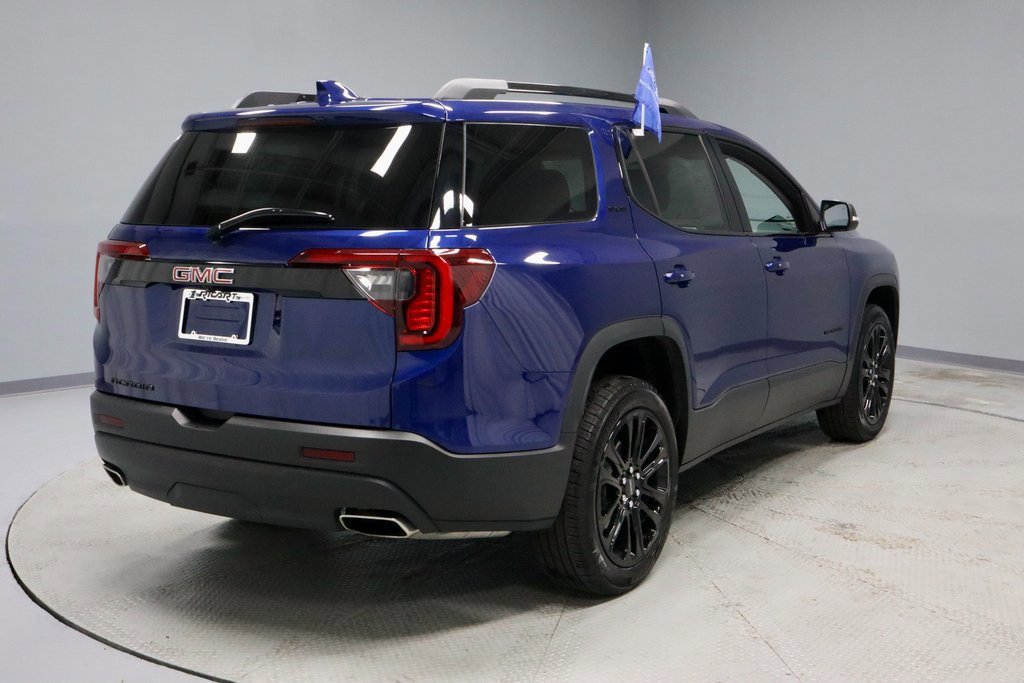 Used 2023 GMC Acadia SLE w/ Driver Convenience Package image 5