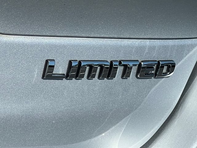Used 2023 Jeep Grand Cherokee L Limited AWD/4WD image 2
