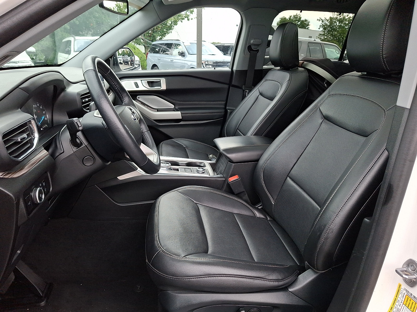 Certified 2023 Ford Explorer Limited w/ Limited Technology Package AWD/4WD image 15