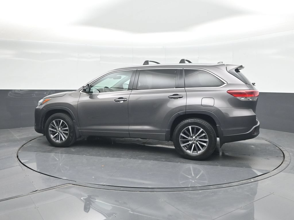 Used 2017 Toyota Highlander XLE AWD/4WD image 26