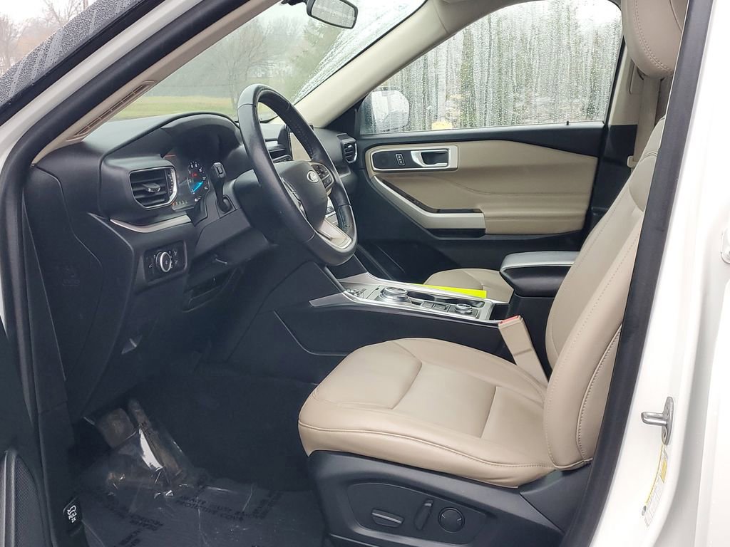 Certified 2023 Ford Explorer XLT w/ Equipment Group 202A image 8