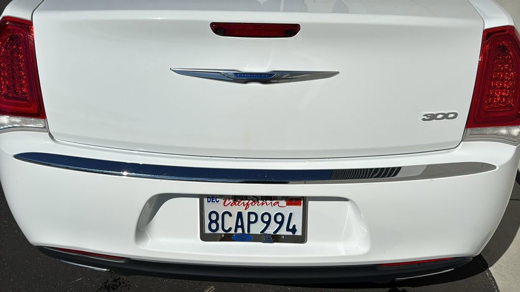 Used 2018 Chrysler 300 Touring L image 7