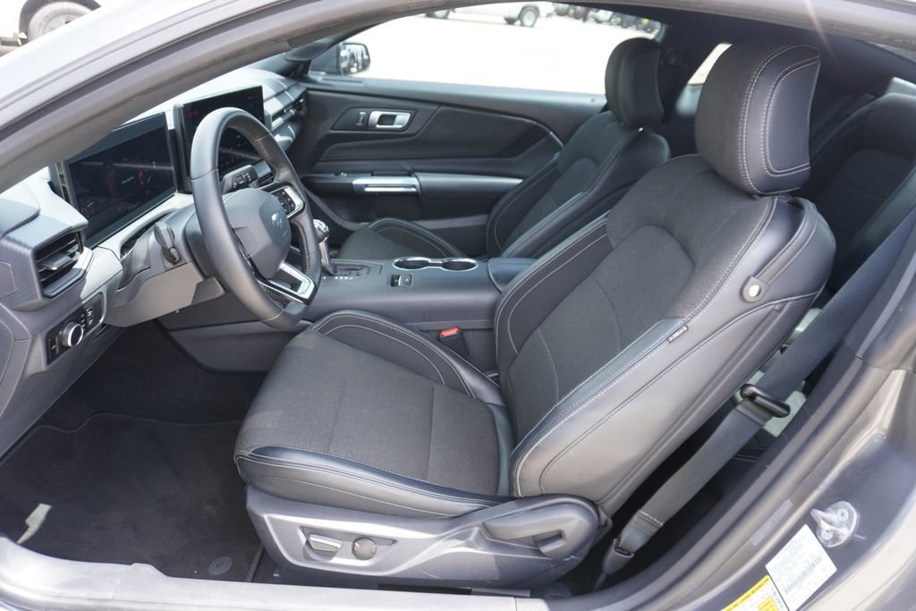 Certified 2025 Ford Mustang Coupe RWD image 4
