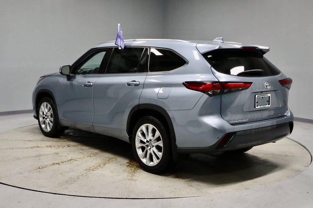 Used 2022 Toyota Highlander Limited image 3