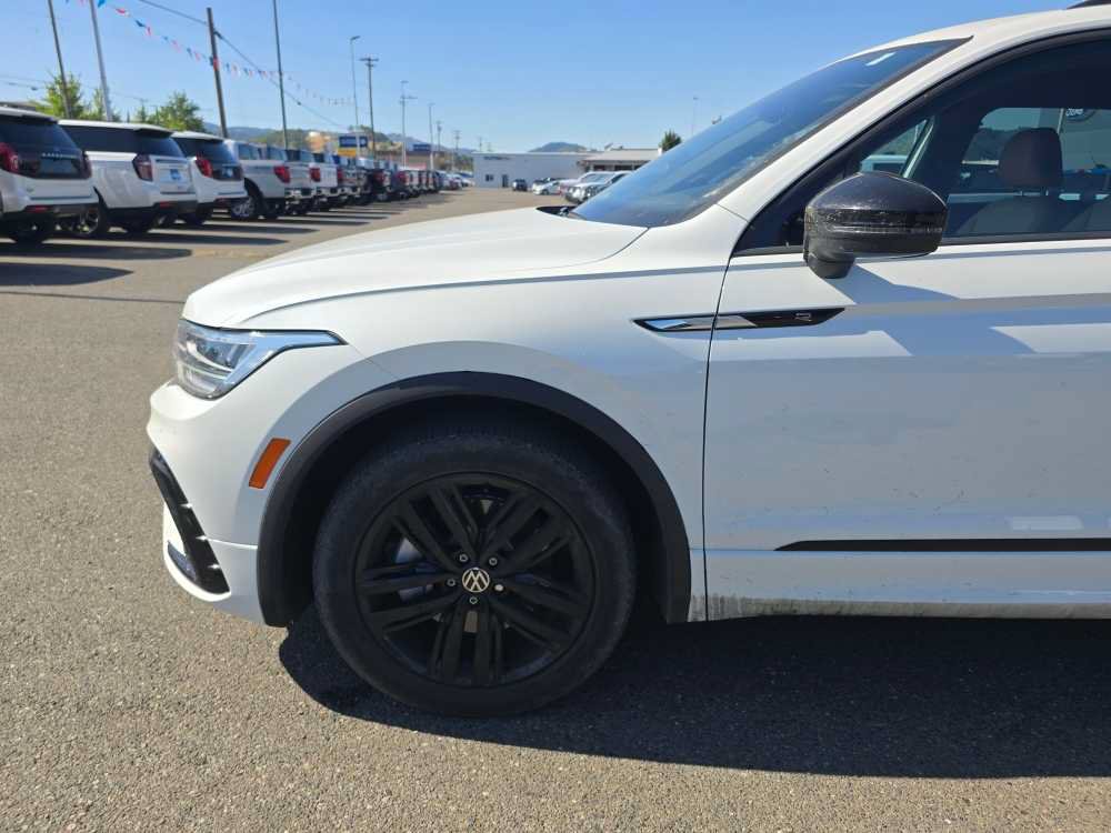 Used 2022 Volkswagen Tiguan SE R-Line FWD image 6