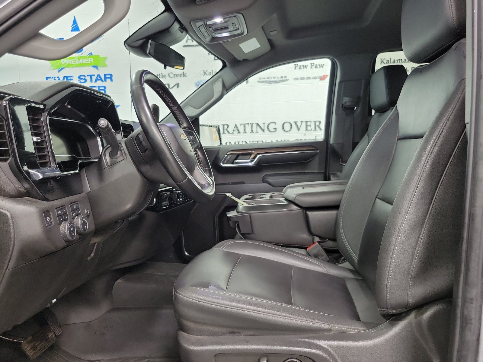 Used 2024 Chevrolet Silverado 1500 LT AWD/4WD image 8