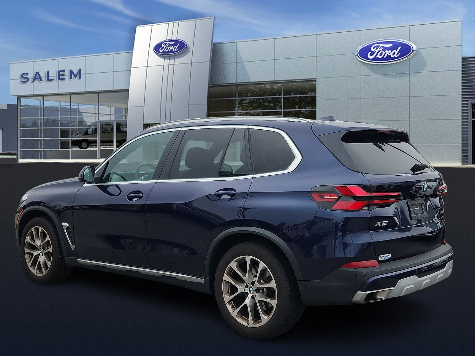 Used 2024 BMW X5 xDrive40i w/ Premium Package image 5