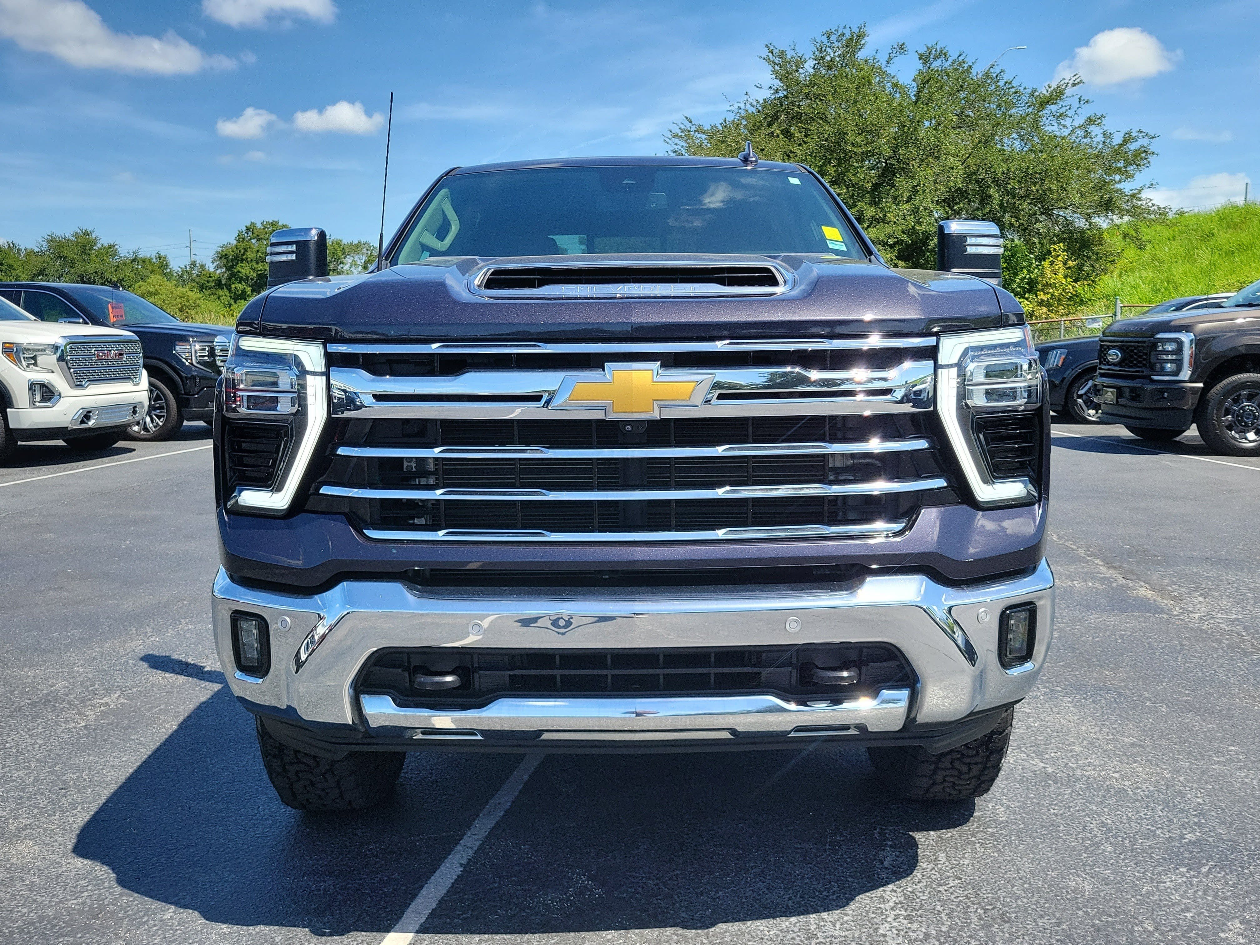 Used 2024 Chevrolet Silverado 2500 LTZ w/ LTZ Plus Package AWD/4WD image 2