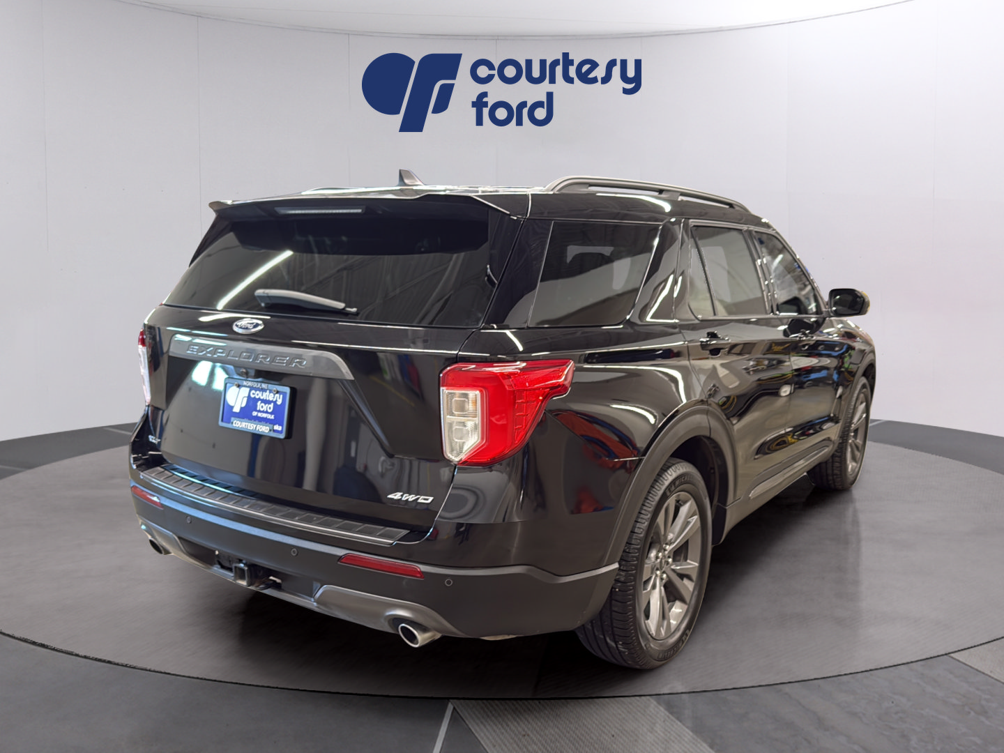 Certified 2021 Ford Explorer XLT w/ Equipment Group 202A AWD/4WD image 7