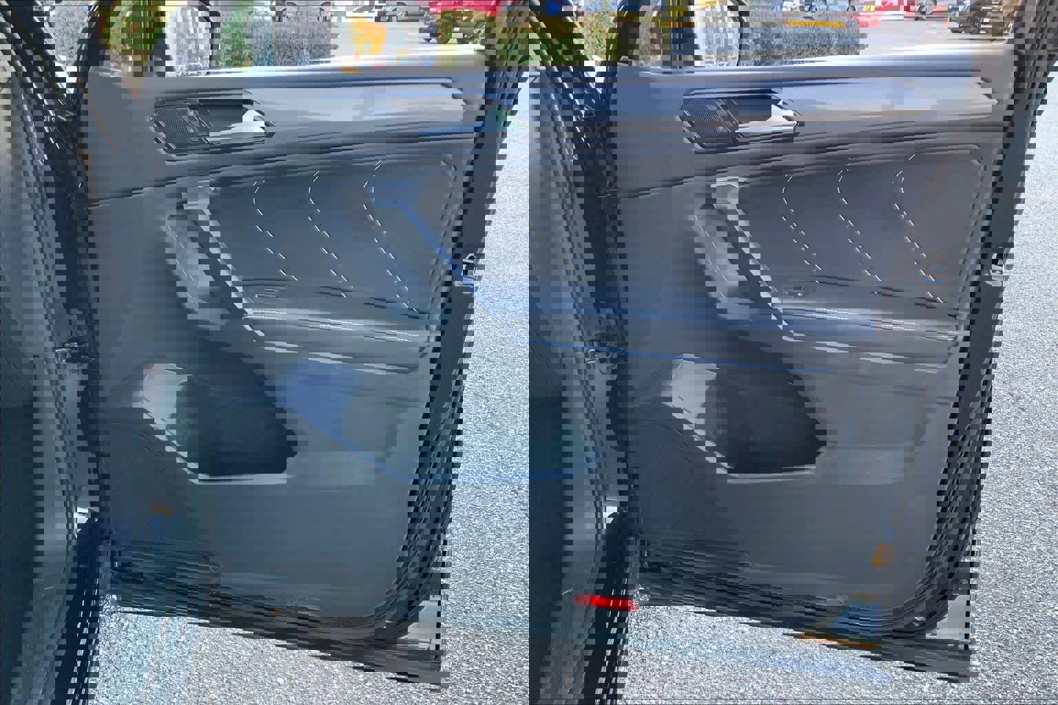 Used 2024 Volkswagen Tiguan SE image 20