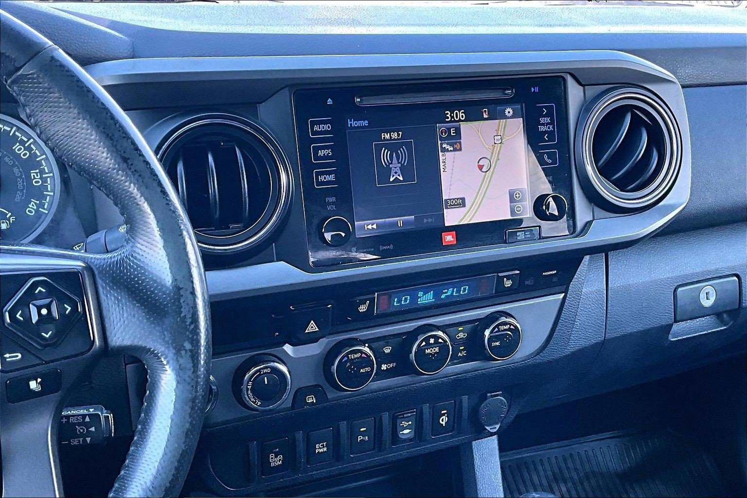 Used 2017 Toyota Tacoma TRD Sport AWD/4WD image 6