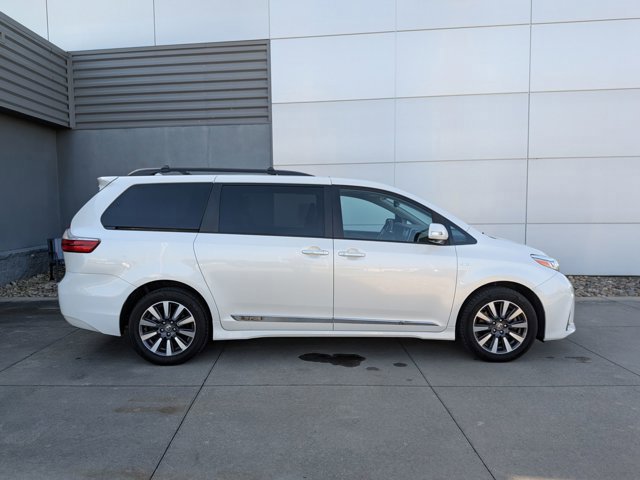 Used 2020 Toyota Sienna Limited Premium image 7