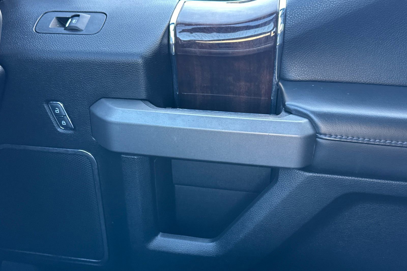 Certified 2017 Ford F150 Platinum w/ Equipment Group 701A Luxury image 17