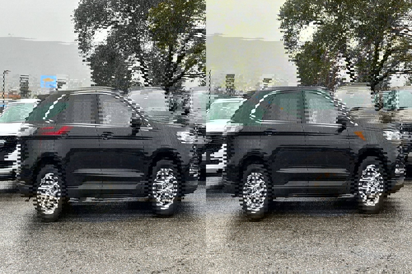 Certified 2024 Ford Edge SEL w/ Convenience Package image 3