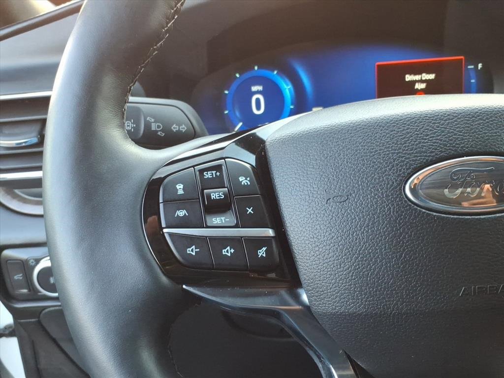 Certified 2022 Ford Explorer Platinum w/ Equipment Group 601A image 17