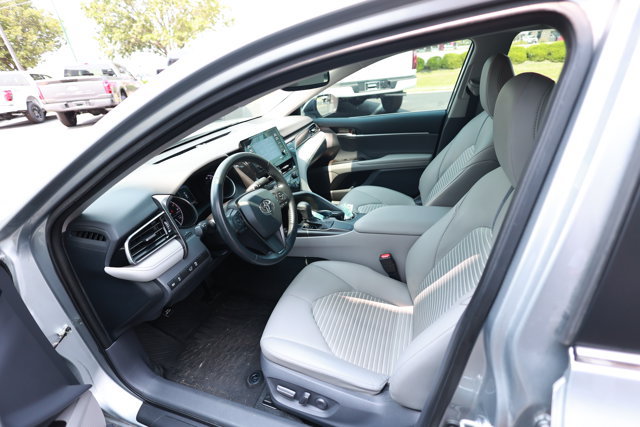 Used 2021 Toyota Camry SE w/ Convenience Package FWD image 11