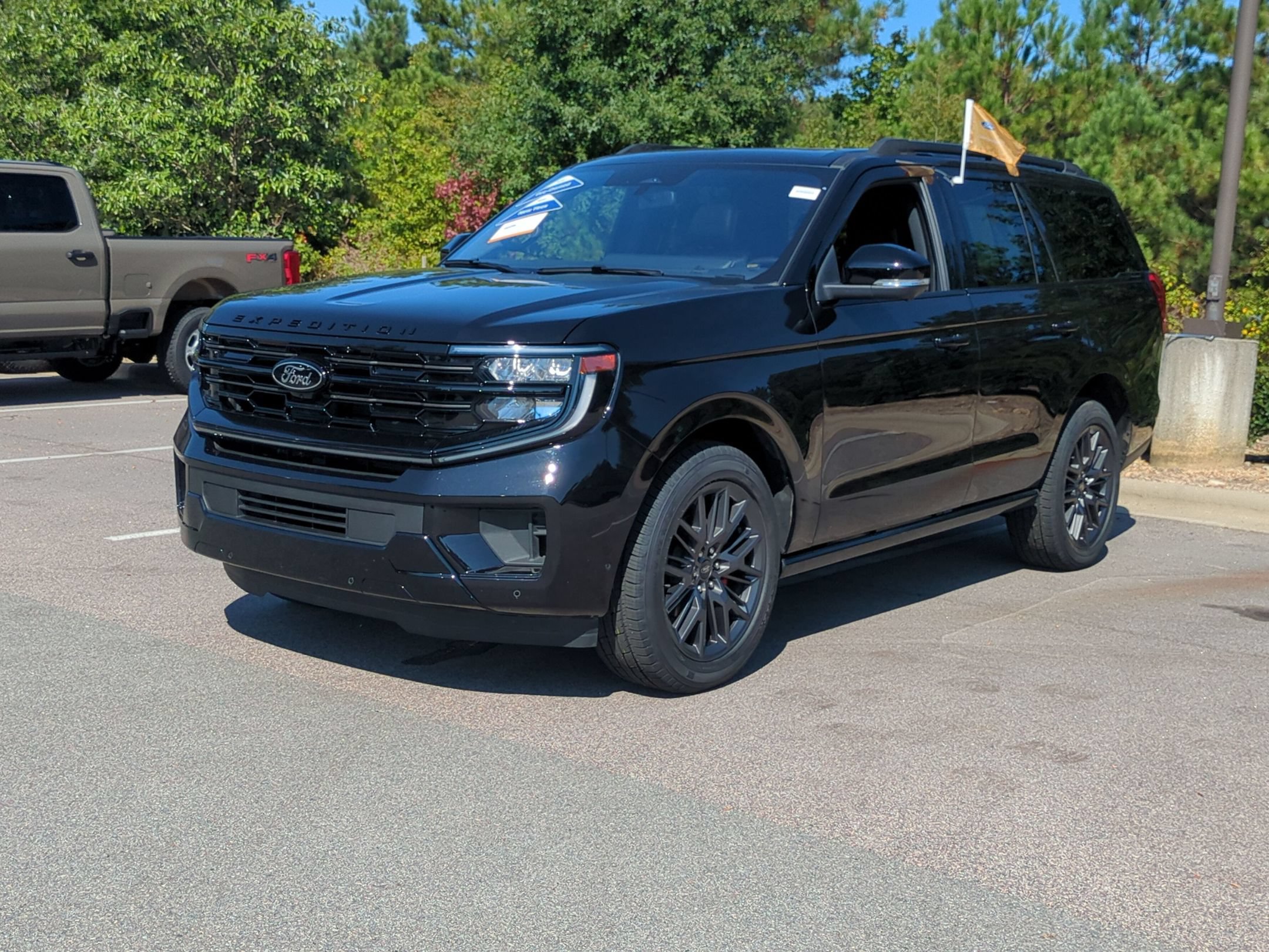 Certified 2025 Ford Expedition Platinum w/ Stealth Performance Package AWD/4WD image 8