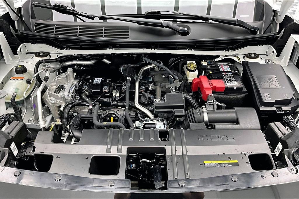 Used 2025 Nissan Kicks SR FWD image 12