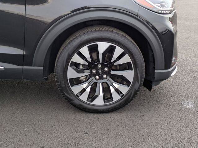 Certified 2025 Ford Explorer Platinum w/ LUX Leather Package AWD/4WD image 24