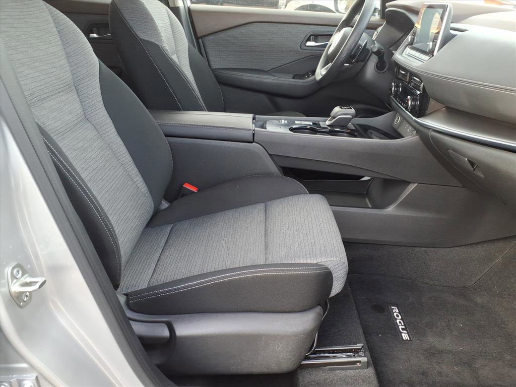 Used 2021 Nissan Rogue SV image 11