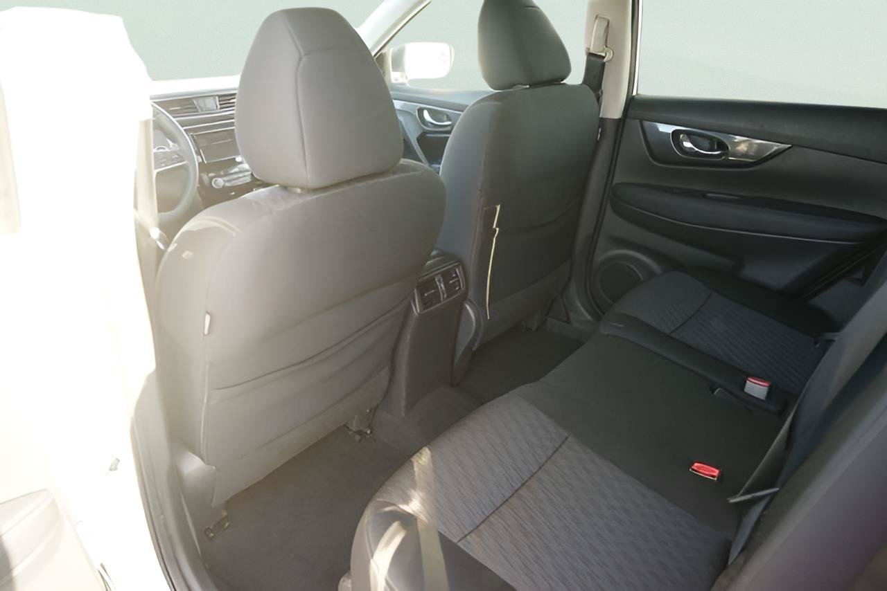 Used 2018 Nissan Rogue SV w/ Premium Package FWD image 11