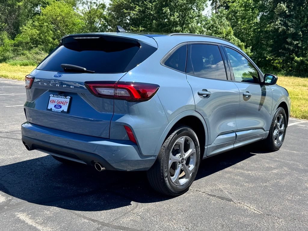 Certified 2023 Ford Escape ST-Line w/ Tech Pack #1 AWD/4WD image 7