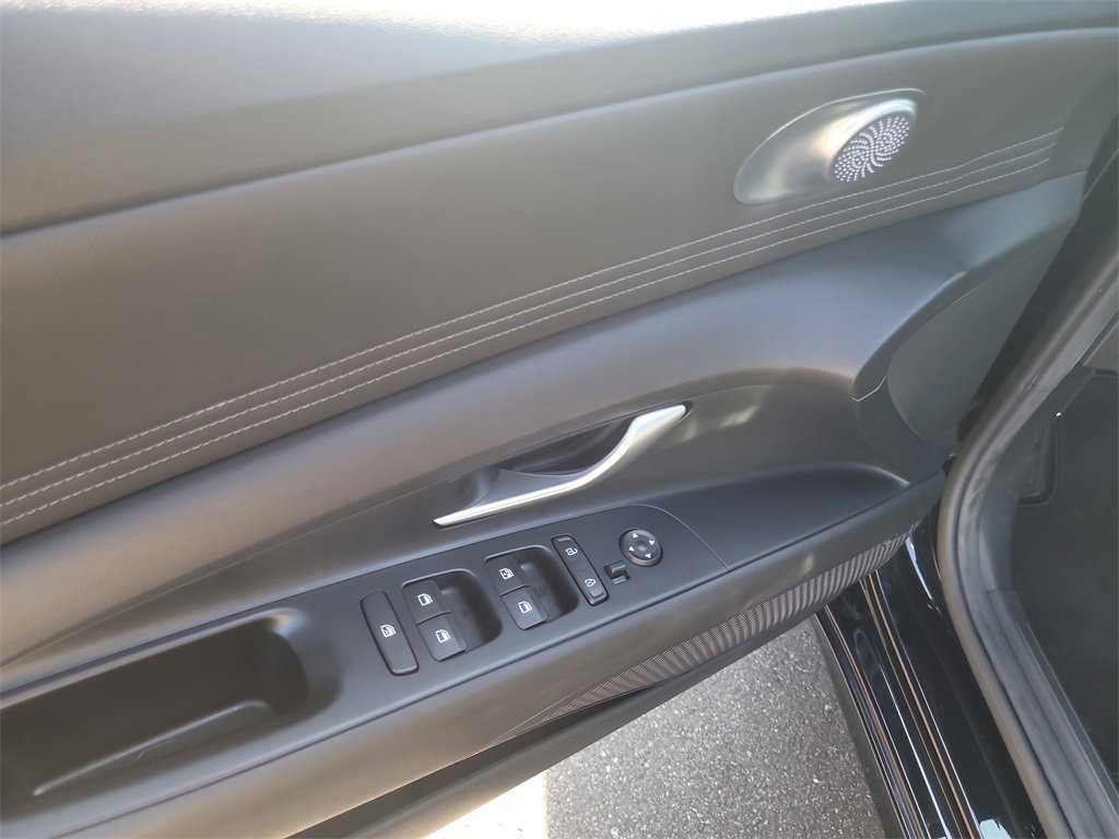 Used 2022 Hyundai Elantra SEL w/ Convenience + Premium Package image 13