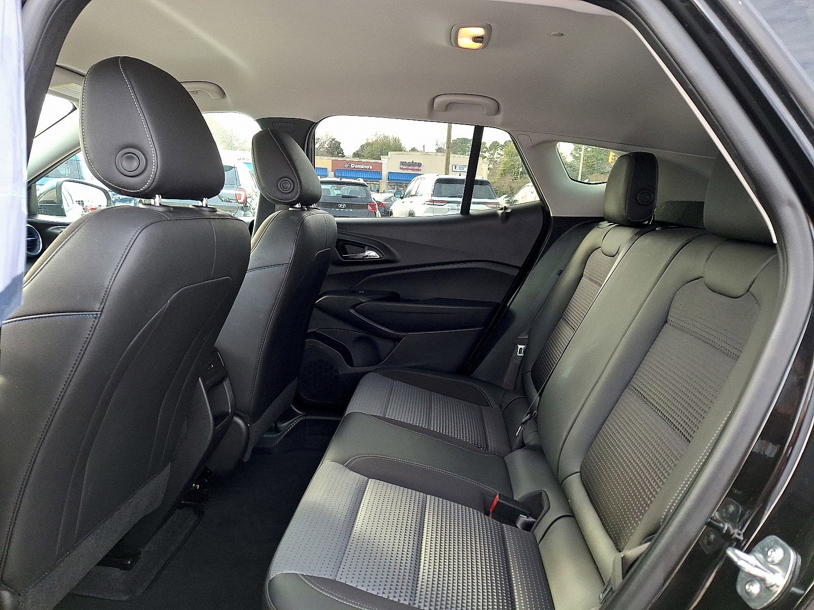 Used 2025 Chevrolet Trax LT w/ LT Convenience Package image 10