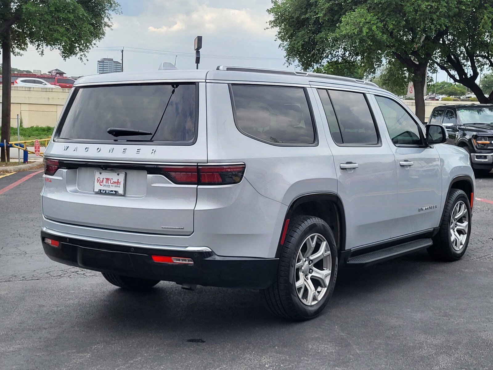 Used 2022 Jeep Wagoneer Series II RWD image 3