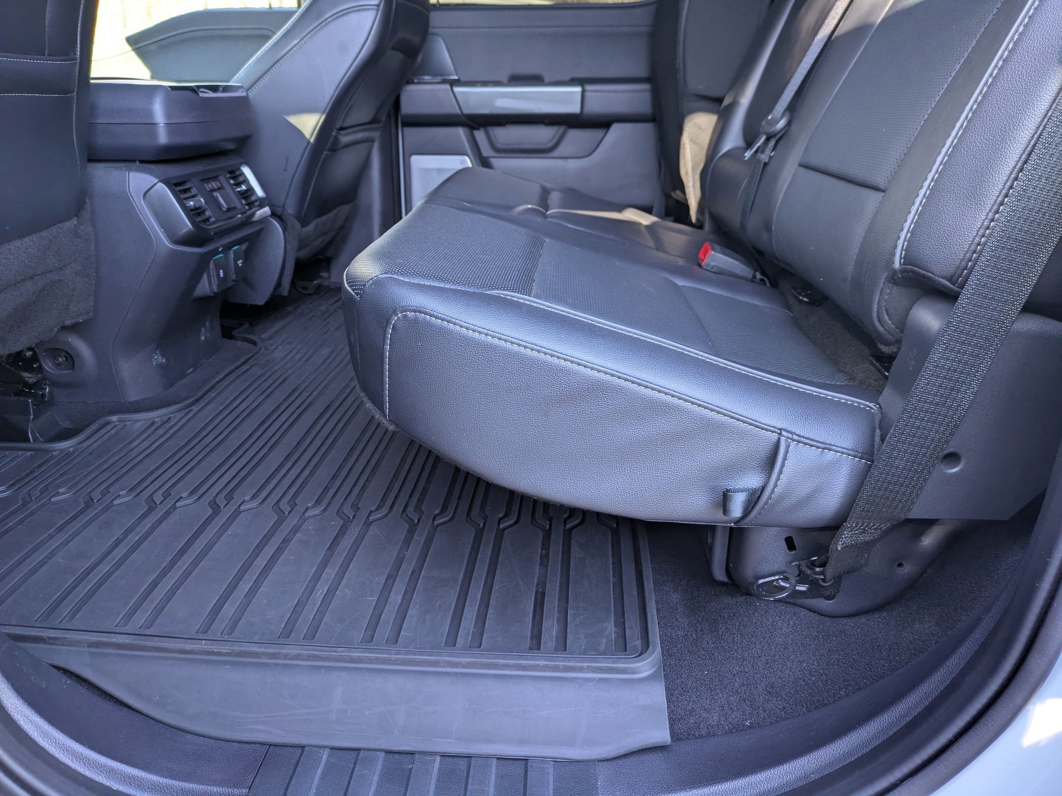 Certified 2023 Ford F150 Lariat w/ Equipment Group 502A High image 30