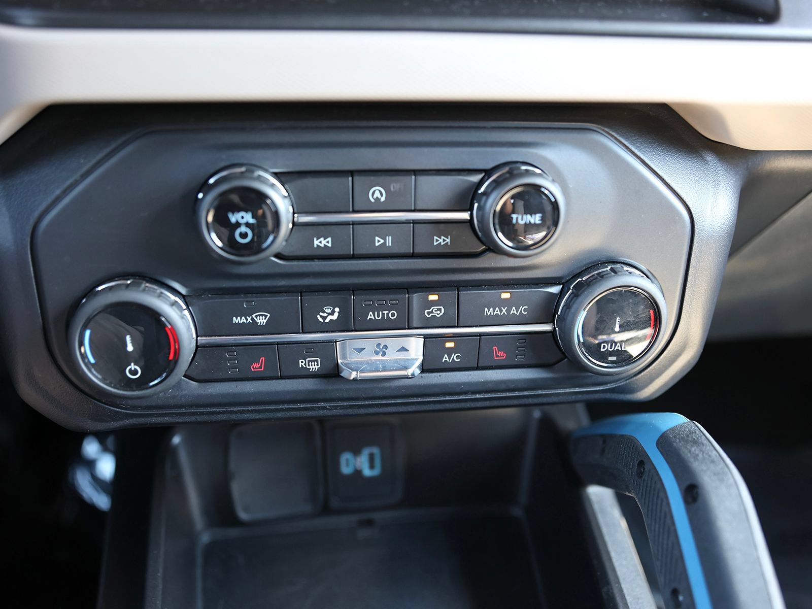 Certified 2022 Ford Bronco Wildtrak AWD/4WD image 28