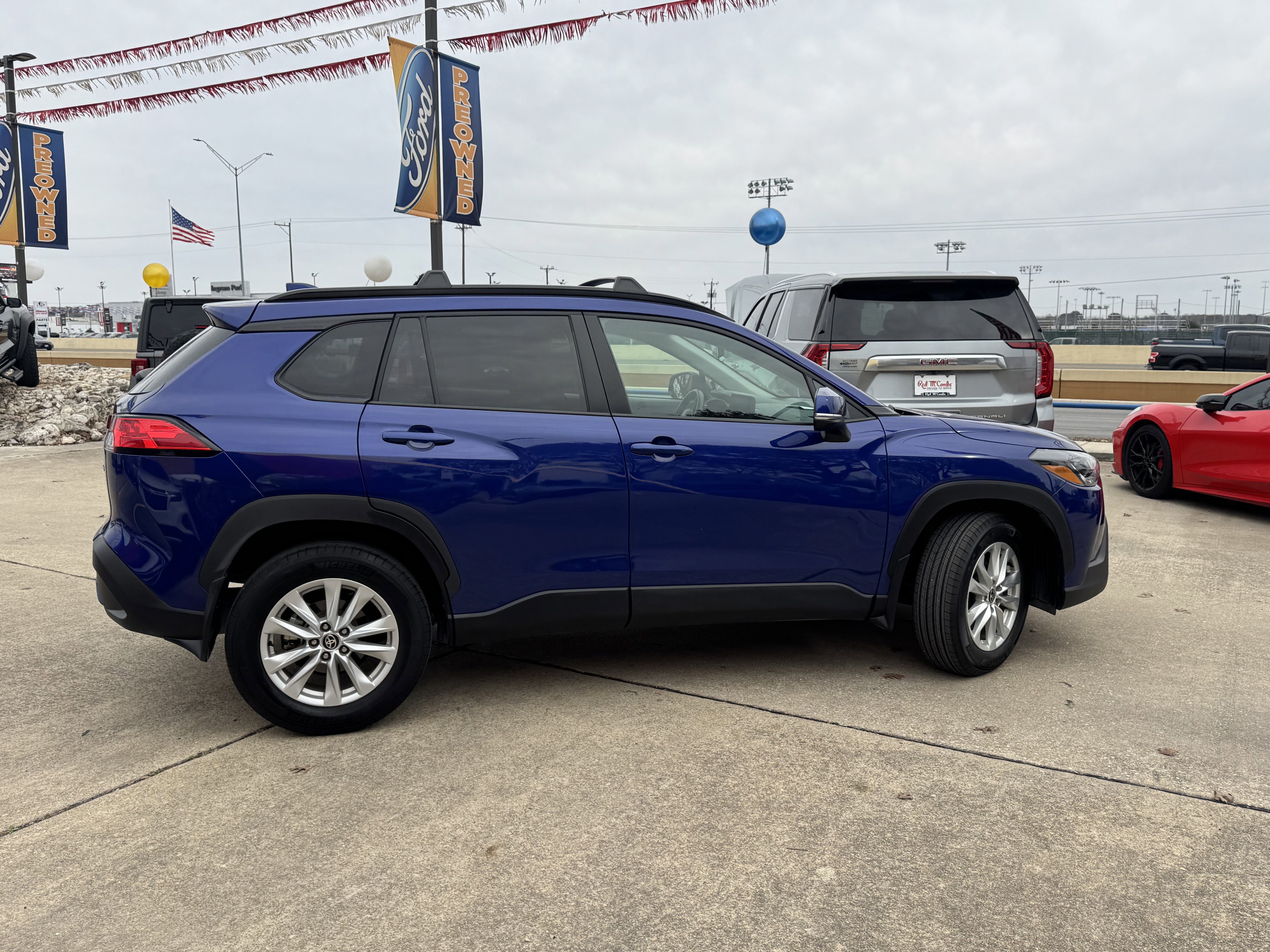 Used 2024 Toyota Corolla Cross LE image 2