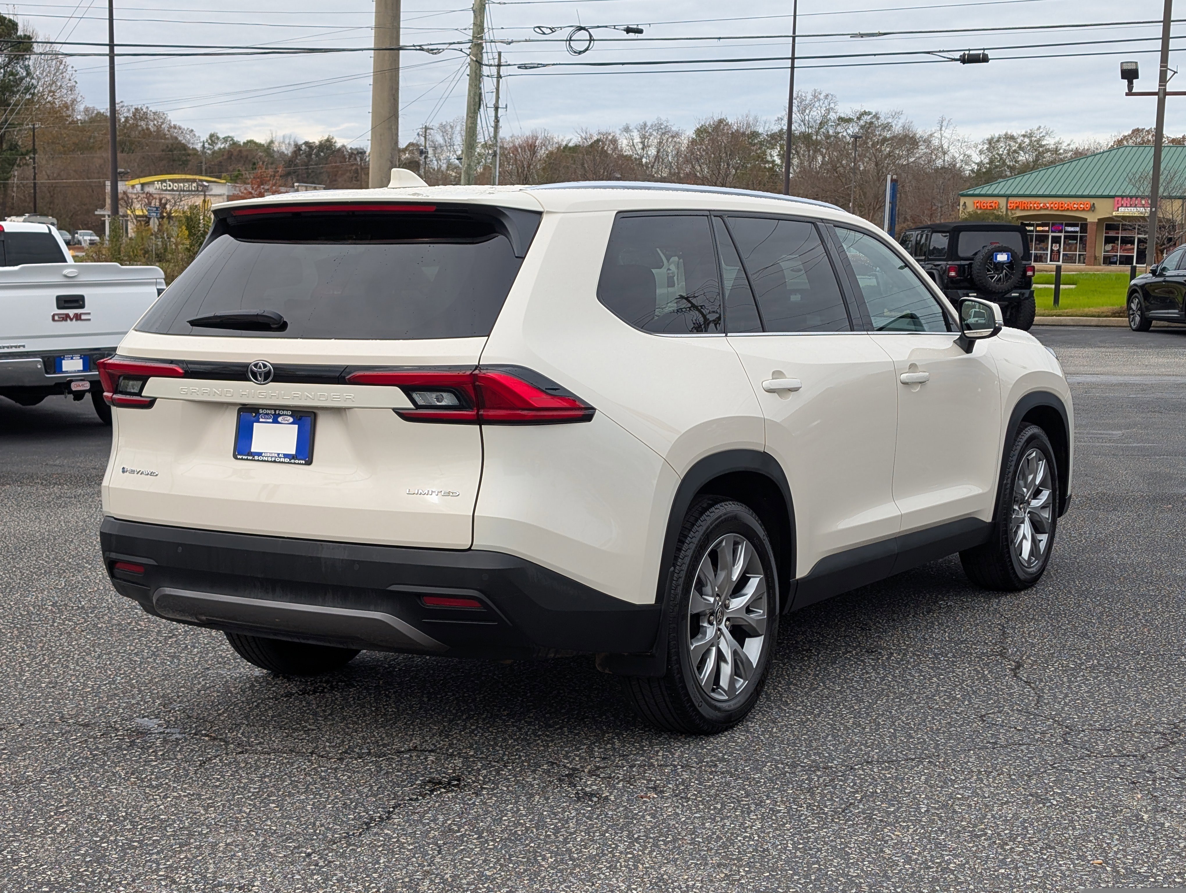 Used 2024 Toyota Grand Highlander Limited image 9