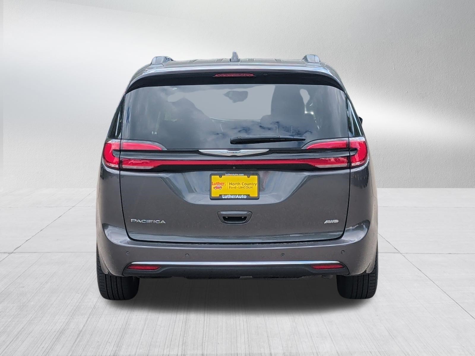 Used 2022 Chrysler Pacifica Touring-L w/ Uconnect Theater Family Group AWD/4WD image 6