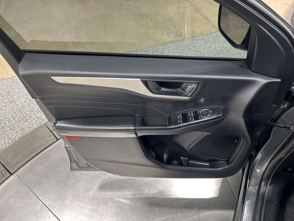 Certified 2022 Ford Escape SE AWD/4WD image 15