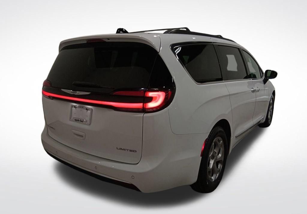 Used 2023 Chrysler Pacifica Limited image 4