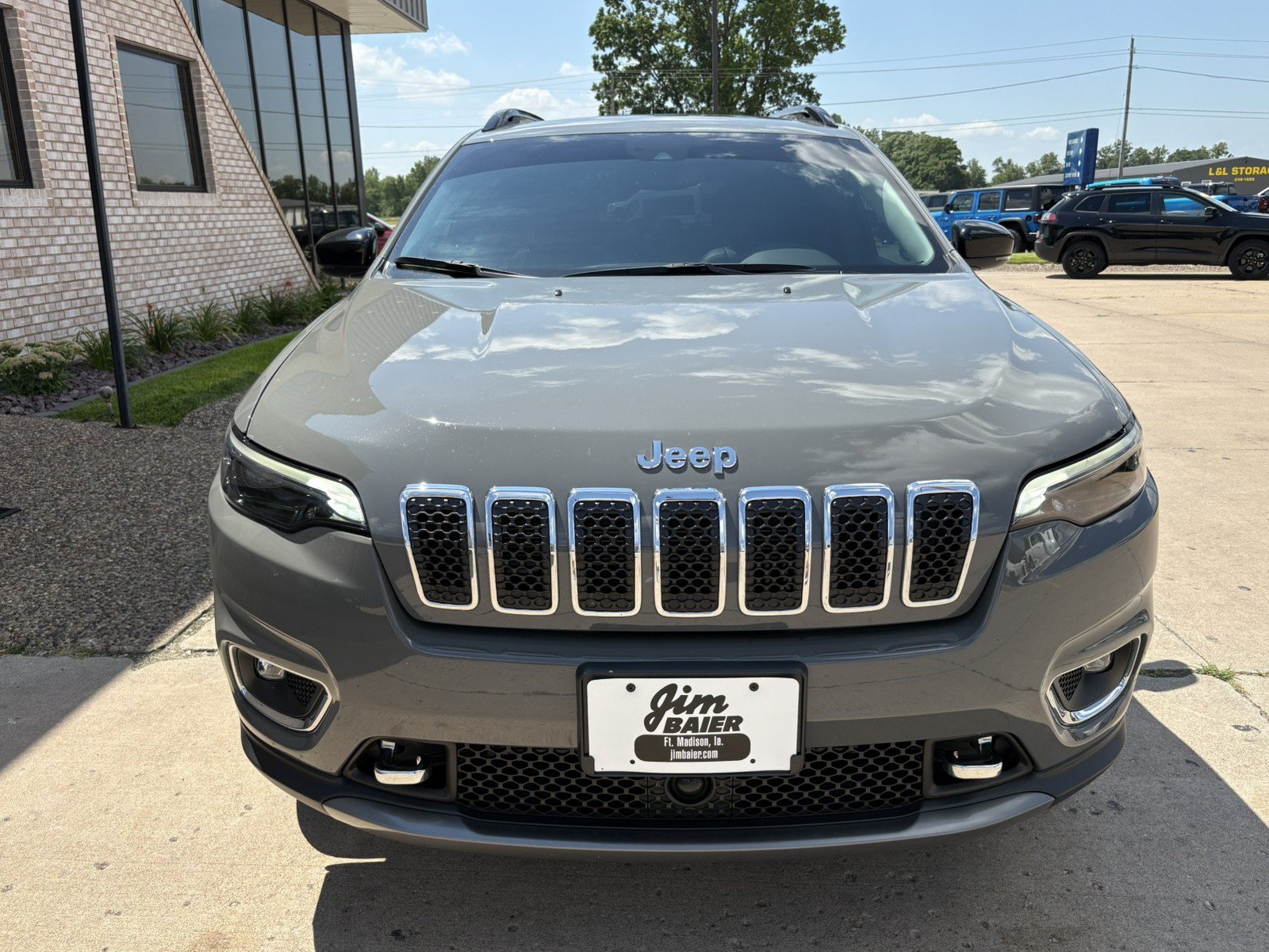 Used 2022 Jeep Cherokee Limited w/ Elite Package AWD/4WD image 6