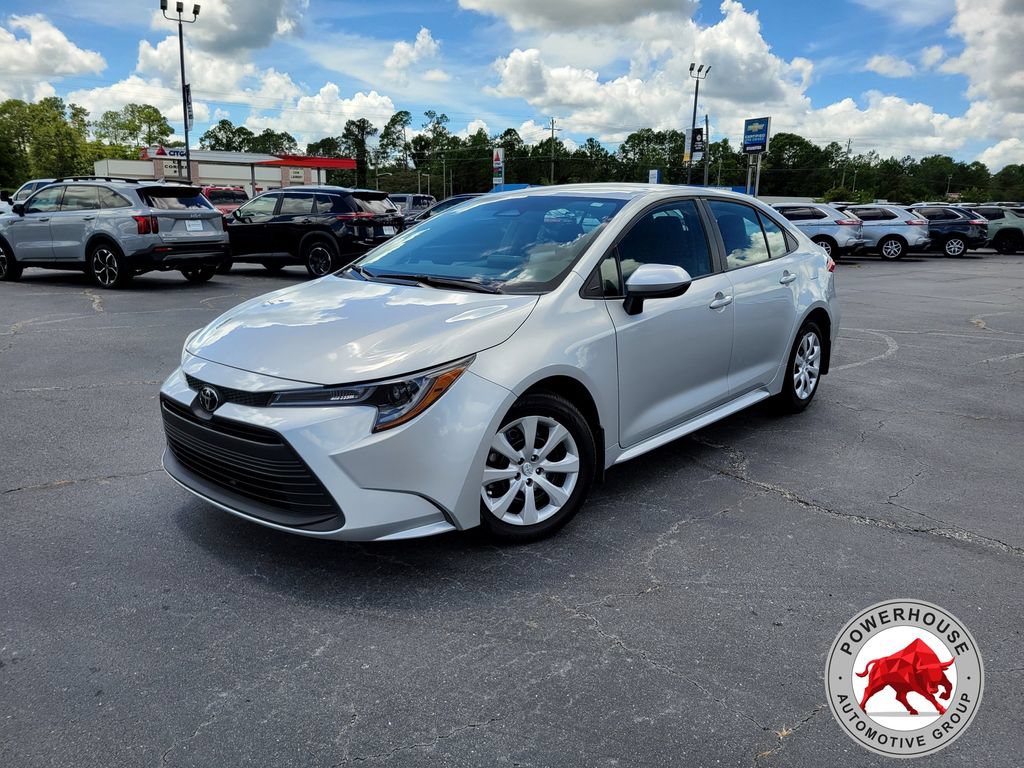 Used 2024 Toyota Corolla LE FWD image 2