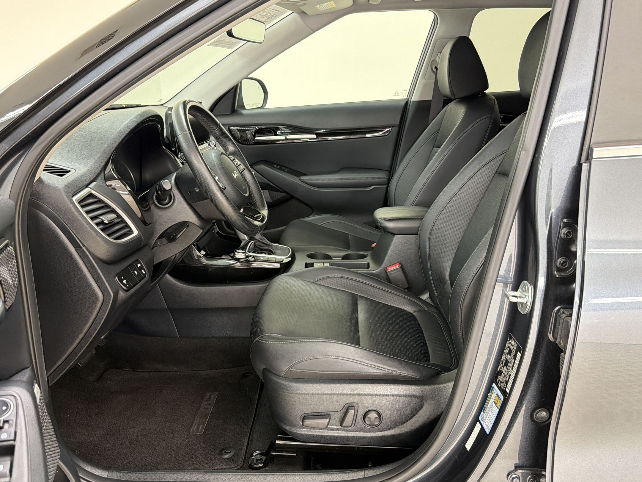 Used 2022 Kia Seltos SX w/ Sunroof Package AWD/4WD image 5